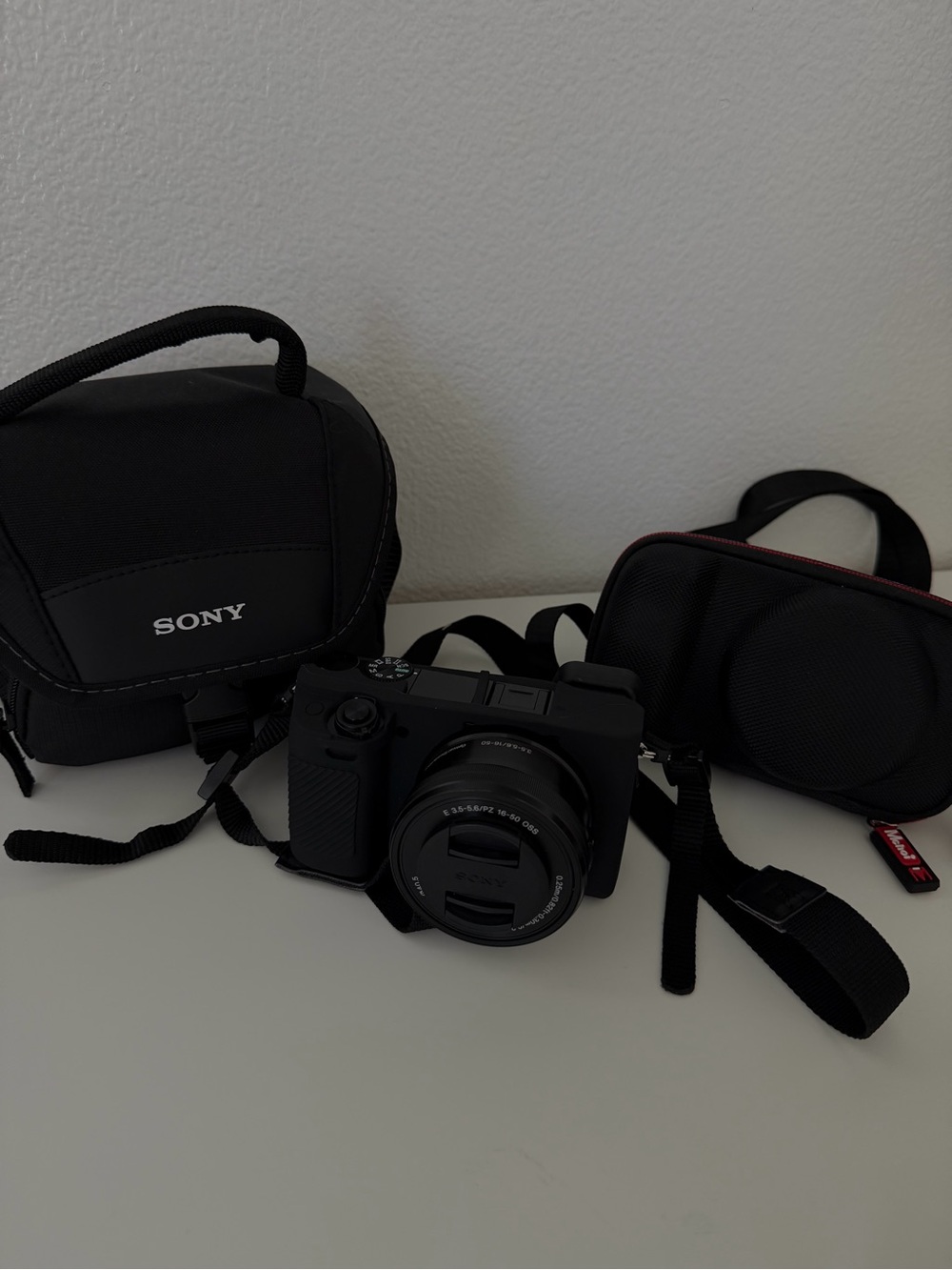 Sony Black Compact Digital Camera with Pouch and Case